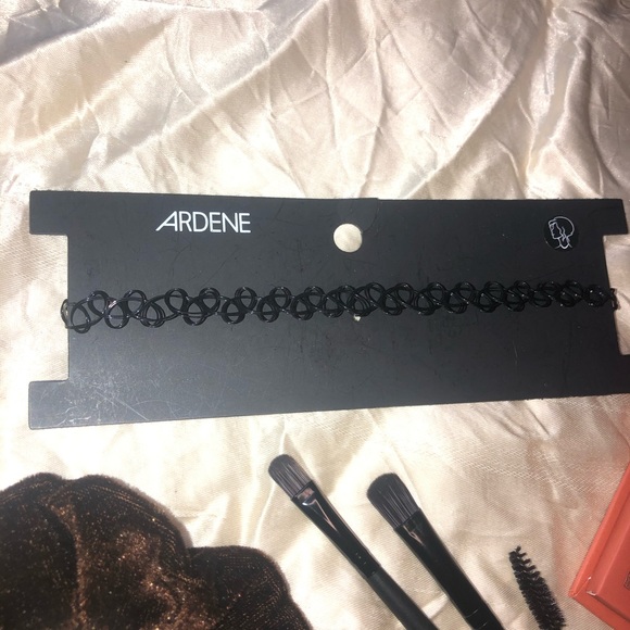 Makeup Bundle! Brand new eyeshadow palette - Picture 7 of 7